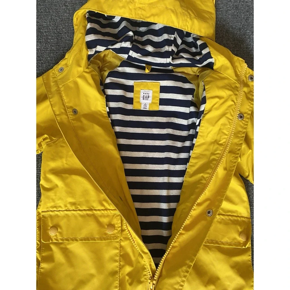 GAP baby yellow